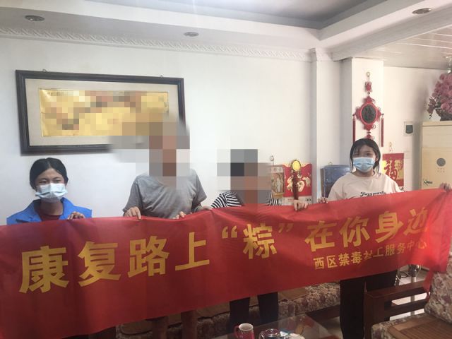 为黄某家庭送去端午祝福2.jpg