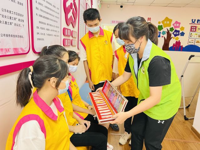 三乡镇开展“护航成长，青春拒‘毒’行”宣传活动图片1.JPG