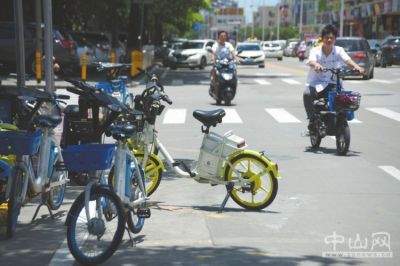 城区利和广场附近共享电动车乱停乱放_新闻频道_中山网