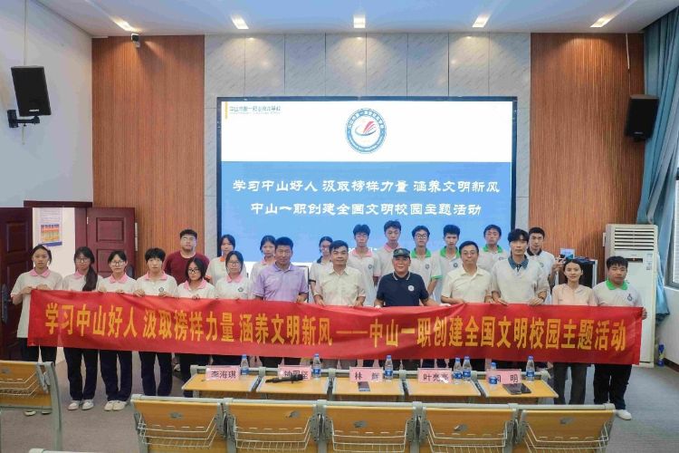 戎耀香山进校园！退伍老兵为学子讲授红色思政课